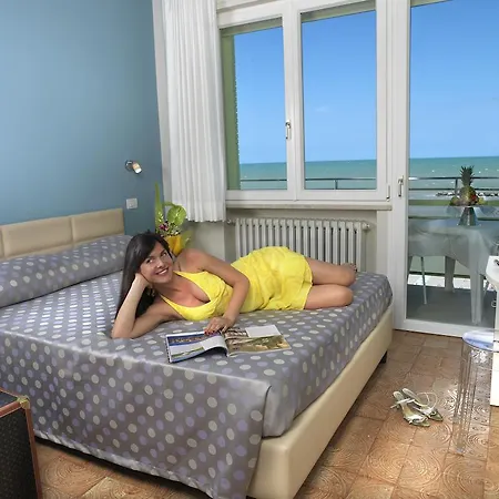 ホテル Elizabeth ベラーリア・イジェア・マリーナ