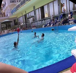 Elizabeth בלריה-איגאה מרינה