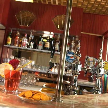 Elizabeth בלריה-איגאה מרינה