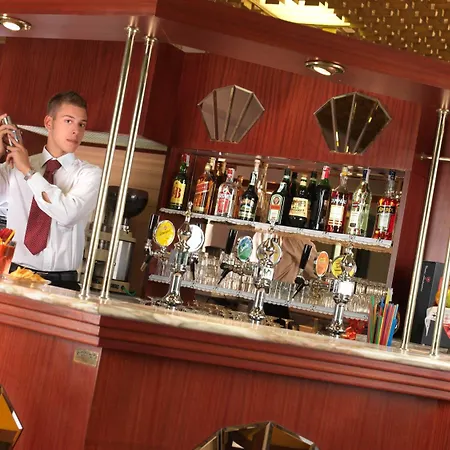 Elizabeth מלון בלריה-איגאה מרינה