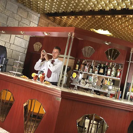 Elizabeth בלריה-איגאה מרינה