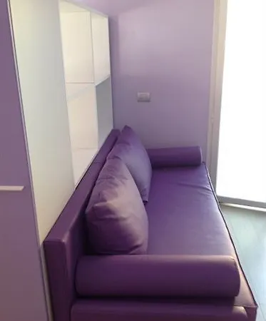 Elizabeth בלריה-איגאה מרינה